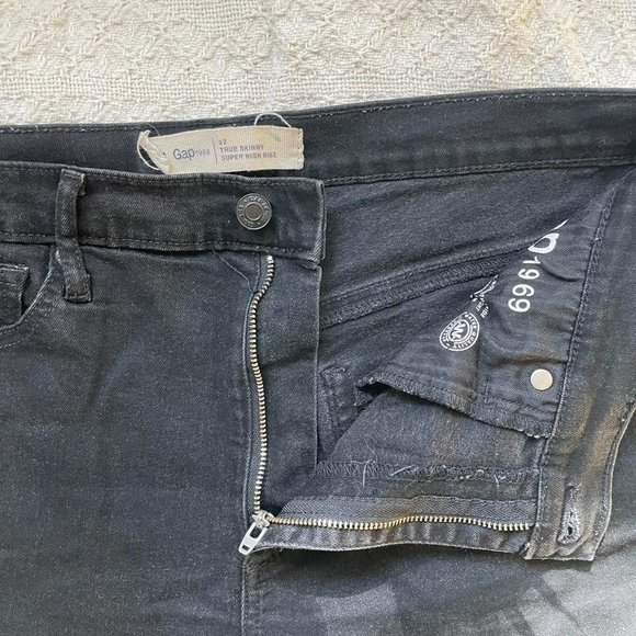 Gap black high waisted denim shorts - Picture 2 of 3